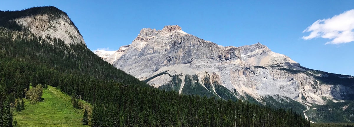 カナダ・エメラルドレイク（Emerald Lake）の山